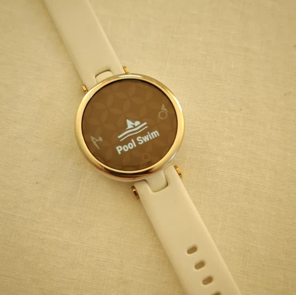 Garmin | Lily Watch - Picture 3 of 3